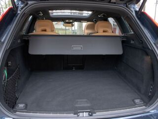 Volvo XC60 AWD B5 Ultimate DARK Intelli PRO Xenium Fullo 2.0 B5 MHEV Kerghübriid 184kW