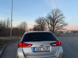 Toyota Auris 1.6 97кВ