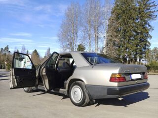 Mercedes-Benz E 250 W124 2.5 66kW