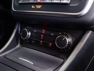 Mercedes-Benz CLA 200 AMG Orange Art 1.6 115kW