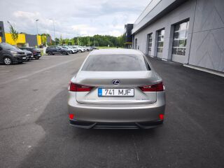 Lexus IS 300h 2.5 133kW