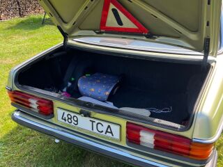 Mercedes-Benz 200 W123 2.0 44kW