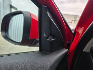 Volvo V40 Luxury Passion Red Solid 2.0 D3 110кВ