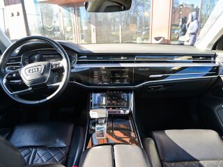Audi A8 LONG S-Line 3.0 210kW