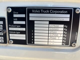 Volvo FM370 6x2*4 EURO6 + CARRIER SUPRA 950 278kW