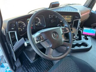 Mercedes-Benz Actros 1833 4x2 240кВ