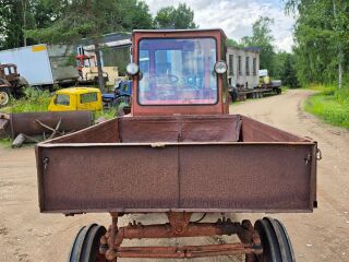 TRAKTOR T-16M kallutava kasti ja muldajaga