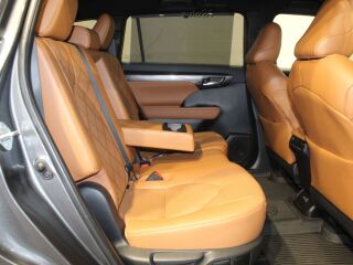 Toyota Highlander Premium AWD 2.5 140kW