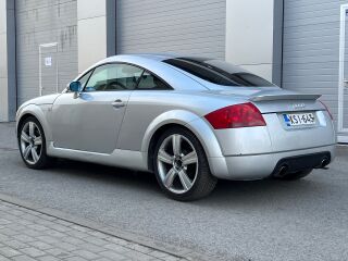Audi TT QUATTRO 1.8 R4 132кВ