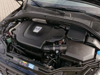 Volvo XC60 AWD 2.4 R5 120кВ