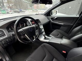 Volvo XC60 Momentum AWD 2.4 140kW