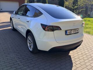 Tesla Model Y Long range Dual Motor Premium sound Dual Motor 365 KW 190kW