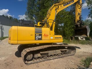 Komatsu PC210-11