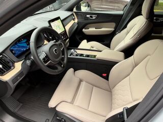 Volvo XC60 PLUS DARK B5 250Hj petrol 2.0 184kW