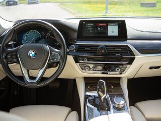 BMW 530 xDrive LuxuryLine 3.0 195кВ