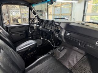 Ford Bronco Custom 4.9 in-line 6 cylinders