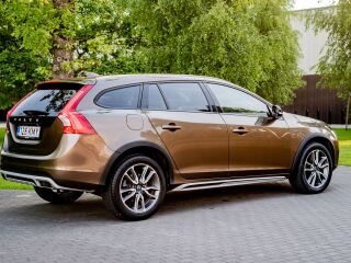 Volvo V60 Cross Country Summum 2.0 110кВ