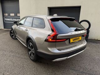 Volvo V90 Cross Country Intelli Safe Pro AWD Luxury MY22 2.0 B5 KERS MILD Kerghübriid 183kW