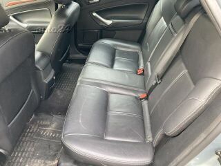Ford Mondeo Ghia 2.5 162kW
