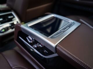 BMW 750 i xDrive M-Sportpakett 4.4 390кВ