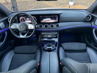 Mercedes-Benz E 300 AMG / Pano / Burmester / AIRMATIC 2.0 225kW