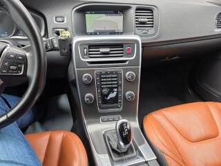 Volvo V60 Summum AWD Plug-In Hybrid Ice White 2.4 D5 158kW
