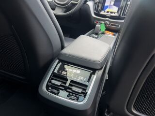 Volvo XC60 Intelli Safe Pro MY21 2.0 B4 KERS MILD Kerghübriid 145kW