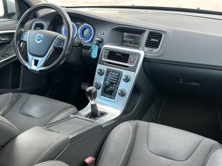 Volvo V60 Momentum R-Design Edition 2.0 R5 D3 120kW
