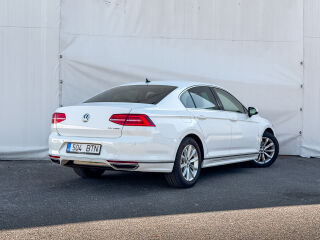 Volkswagen Passat Highline R-Line 1.8 TSI 132kW