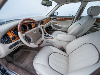 Jaguar XJ Daimler Long 4.0 V8 209кВ