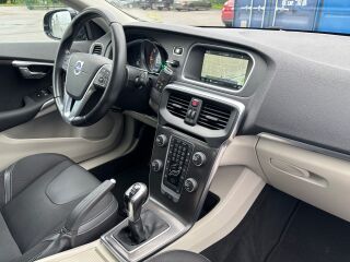 Volvo V40 SUMMUM 2.0 D4 140кВ