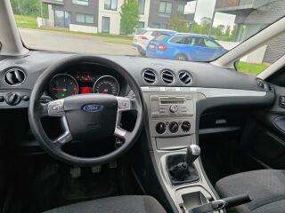 Ford Galaxy 1.8 92kW