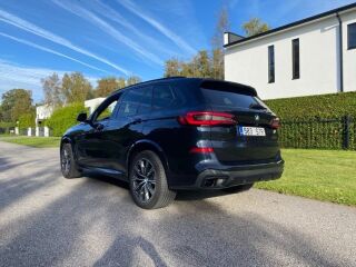 BMW X5 xDrive30d M-pakett 3.0 210кВ