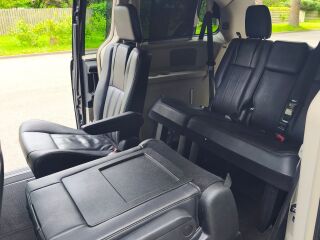 Chrysler Town & Country Lancia Voyager reg tasu makstud 3.6 208kW