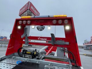 Iveco Daily 70C18H/P Tevor puksiirauto 3.0 129kW