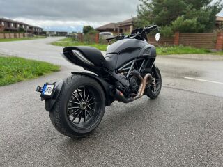 Ducati Diavel Carbon Dark 1198 L2 4 takti DOHC 114kW