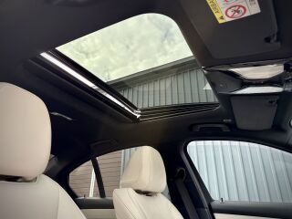 BMW 330 e xDrive M-Sportpakett LCI 2.0 R4 215kW