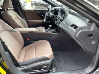 Lexus ES 300h 131kW