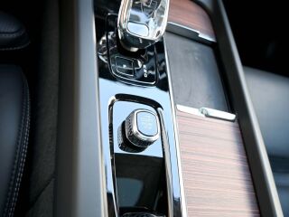Volvo XC60 AWD 4C H&K BRIGHT LUXURY XENIUM INTELLI SAFE 2.0 T8 plug-in Long Range 335кВ