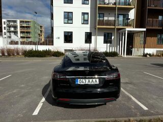 Tesla Model S 90D