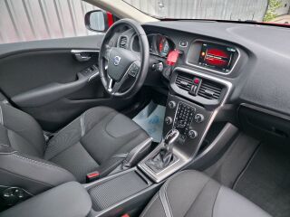 Volvo V40 Luxury Passion Red Solid 2.0 D3 110кВ