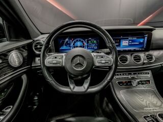 Mercedes-Benz E 300 de AMG 2.0 143kW