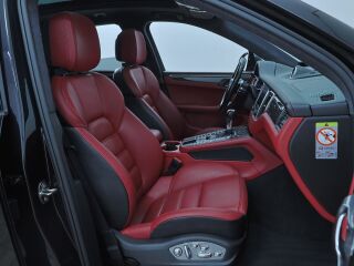 Porsche Macan Turbo model year 2017 3.6 294kW