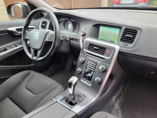 Volvo V60 Kinetic Black idition 2.0 D2 Euro6 88кВ