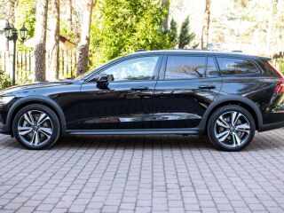 Volvo V60 Cross Country MY24 ULTIMATE BRIGHT Xenium Full 2.0 B4 MHEV Kerghübriid Polestar 145kW