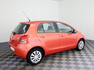 Toyota Yaris Linea Sol A-C 1.3 64кВ
