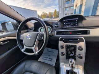 Volvo XC70 MOMENTUM AWD 4X4 2.4 R5 120кВ