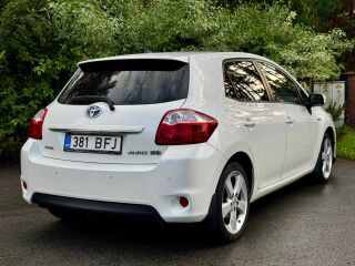 Toyota Auris Facelift Hybrid 1.8 73kW