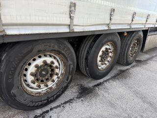 Schmitz Semitrailer Curtainsider Standard