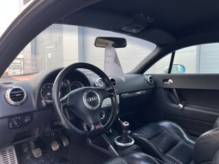 Audi TT QUATTRO 1.8 R4 132кВ